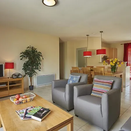 8 Pers. Semi-detached *